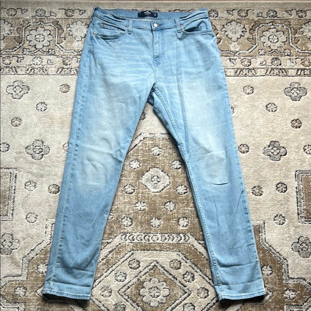 Hollister Men's Light Blue Taper Jeans